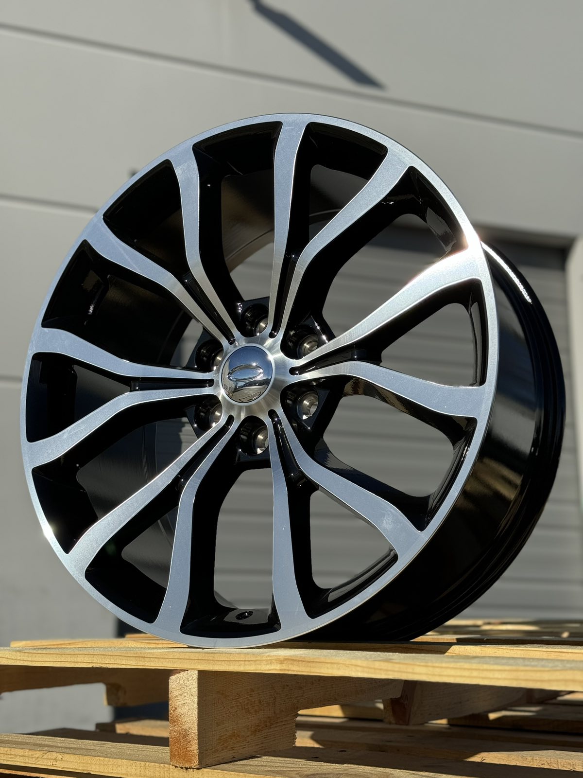 22x9.5 Style "125" Machined Black 6x135