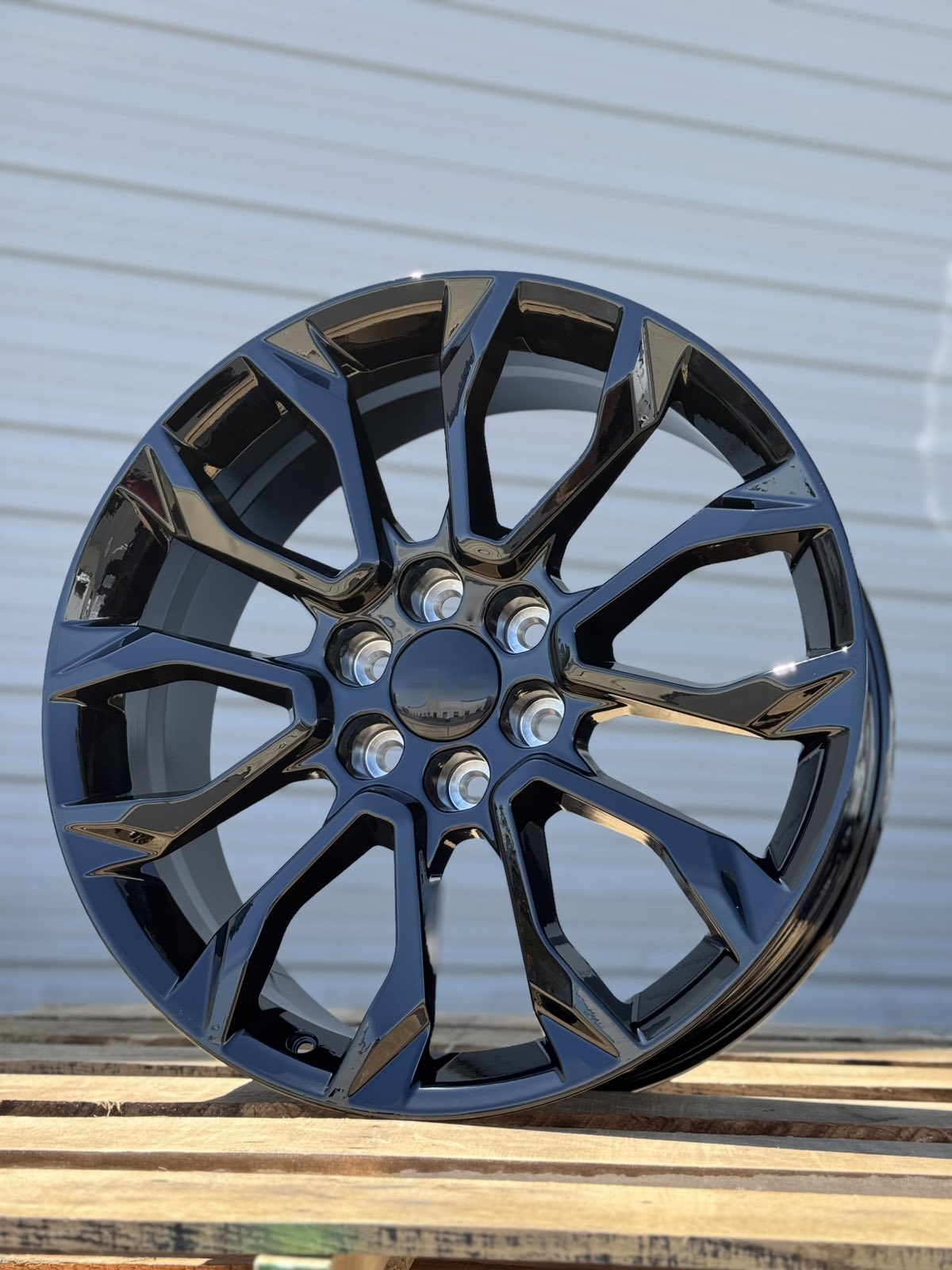 22x9 Style "142" Gloss Black 6x139.7