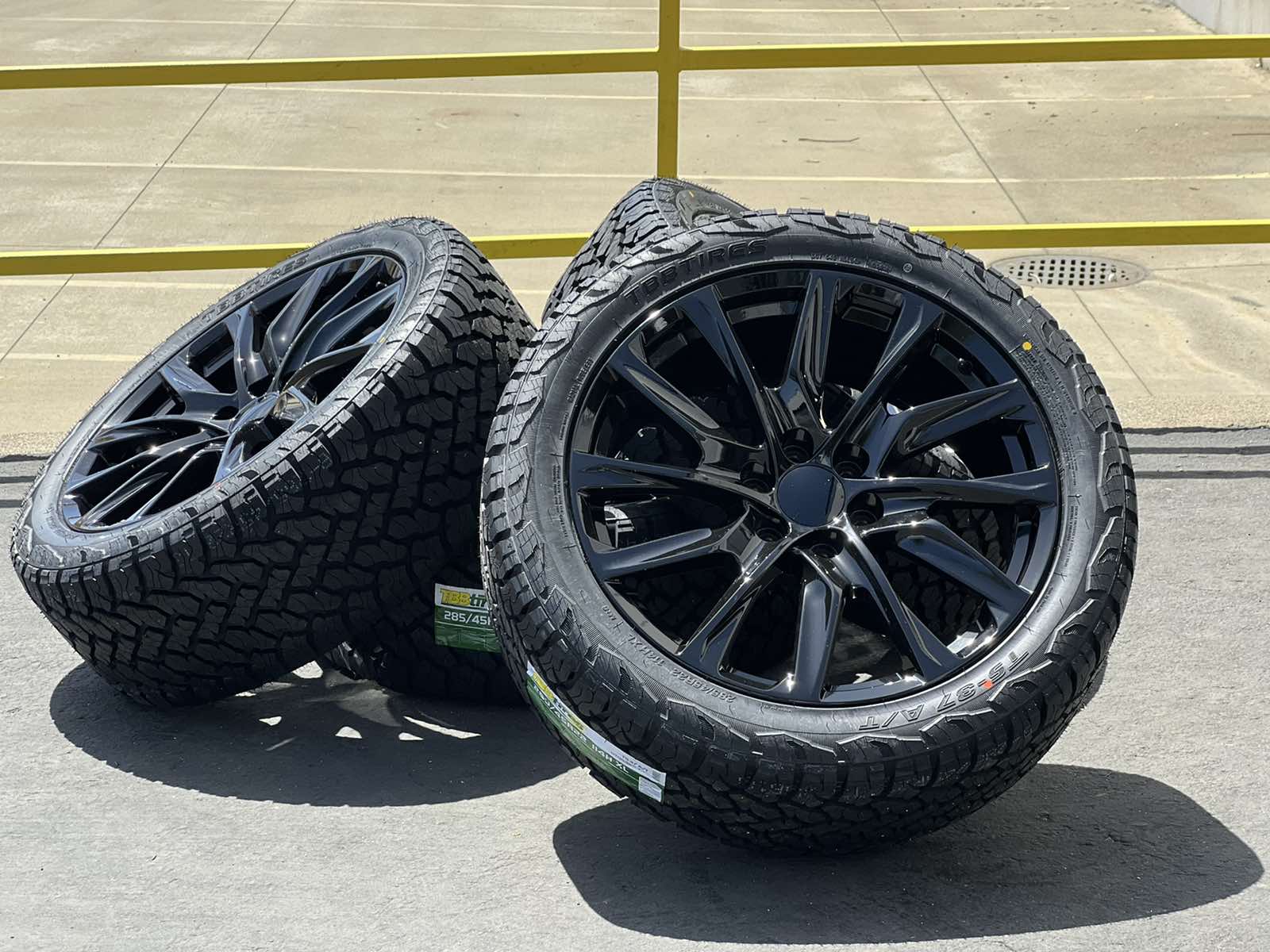 Set of 4 22" Wheels with 285/45R22 Tires fits Chevy GMC Cadillac