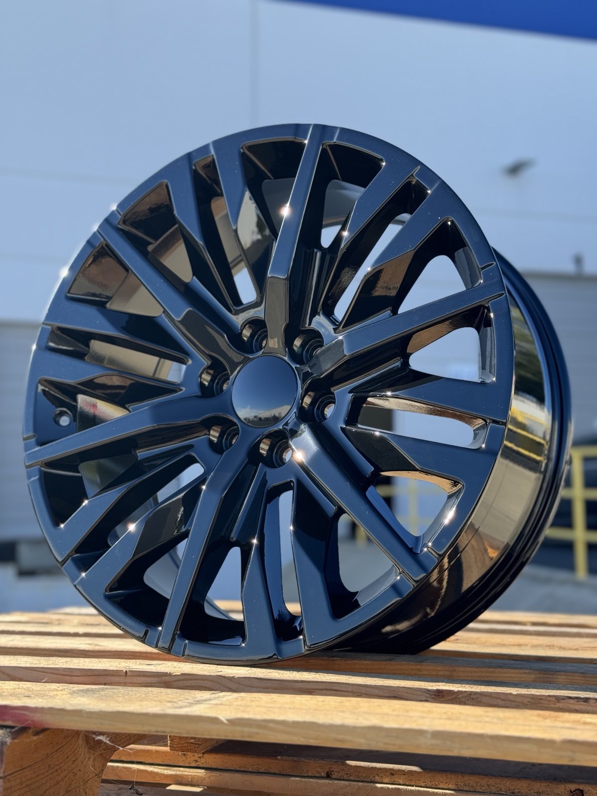 22" wheel 6x139.7 Gloss Black (1)